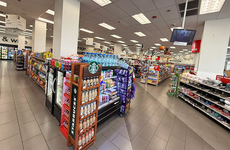 アルパイン イン近くのCVS（ドラッグストア）の店内