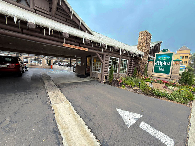 アルパイン イン敷地内の景観