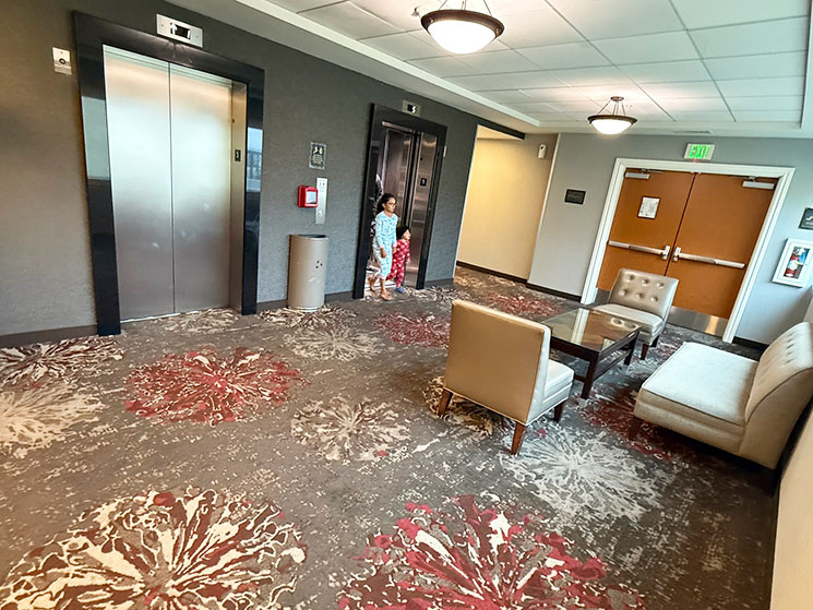 デザート パームズ ホテル ＆ スイーツのエレベーター