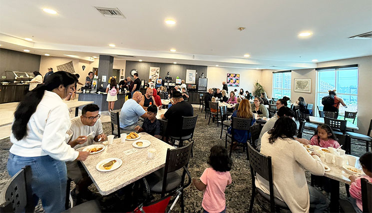 デザート パームズ ホテル ＆ スイーツの朝食会場