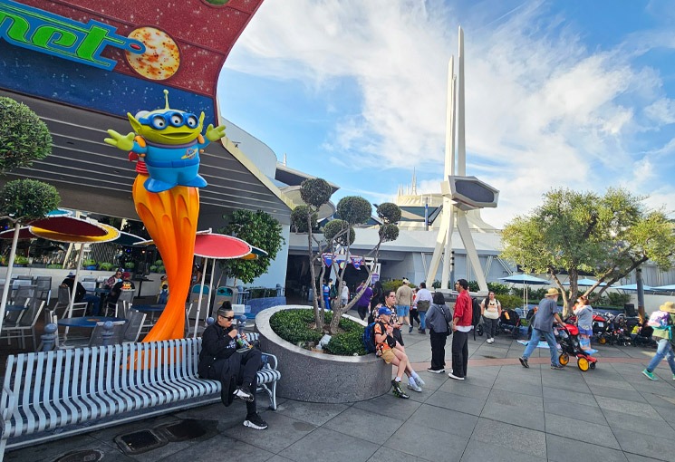 トゥモローランドの全景