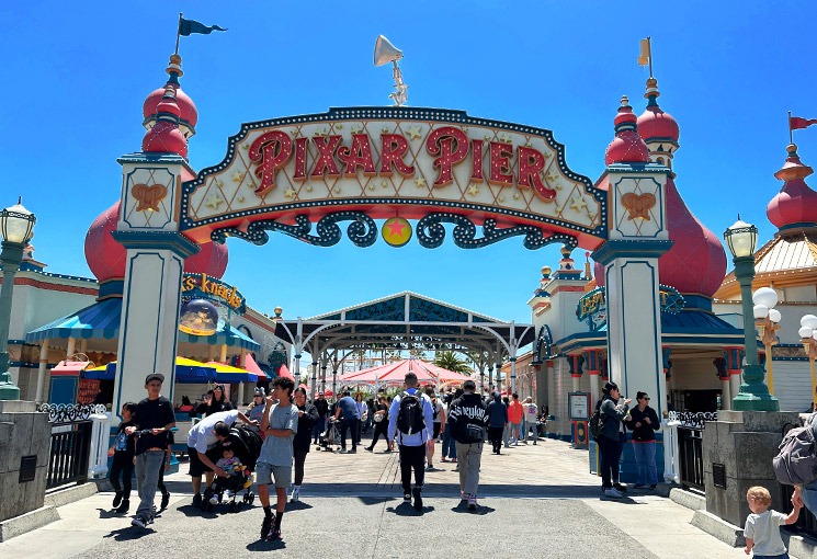 ピクサー・ピア エリアの入口ゲート