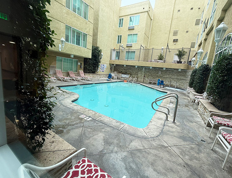 デザート パームズ ホテル ＆ スイーツのプール