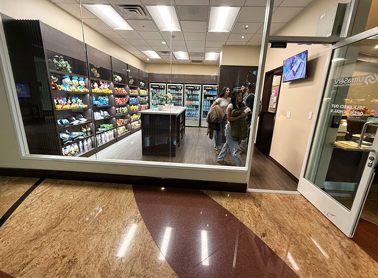 デザート パームズ ホテル ＆ スイーツ内のミニコンビニ全体の様子