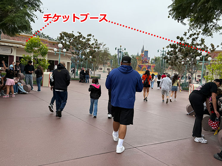 カリフォルニア・ディズニーの敷地内の広場