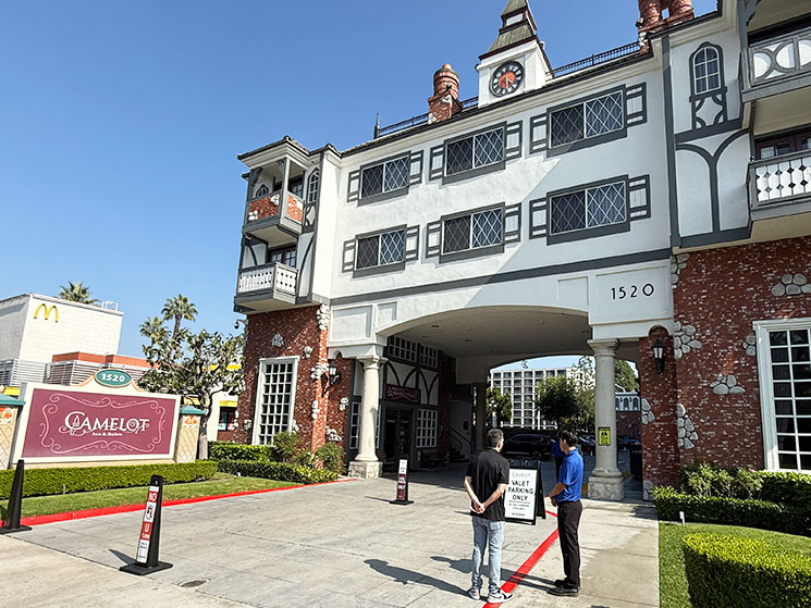 アナハイム キャメロット イン & スイーツ