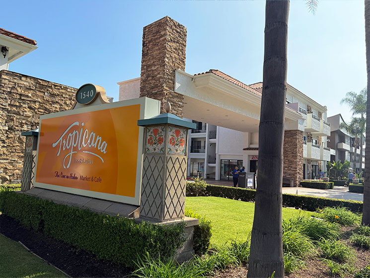 トロピカーナ イン&スイート