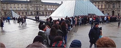 ルーブル美術館 ガラスのピラミッド 当日券購入レーン