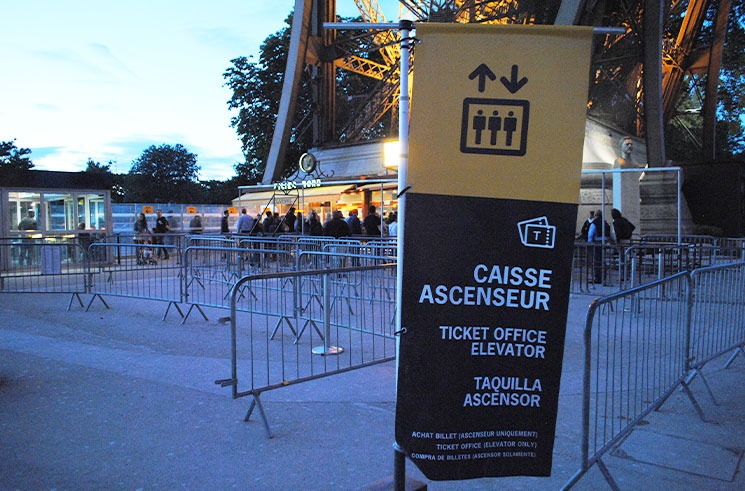 PILIER NORD（北側の支柱入口）