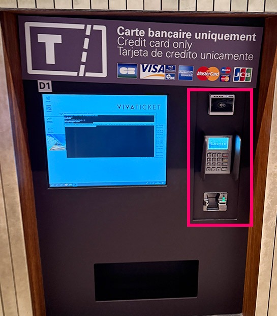 ルーブル美術館 自動券売機の決済端末エリア（タッチ決済対応）