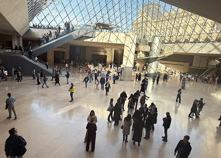 ルーブル美術館 地下2階のナポレオンホール