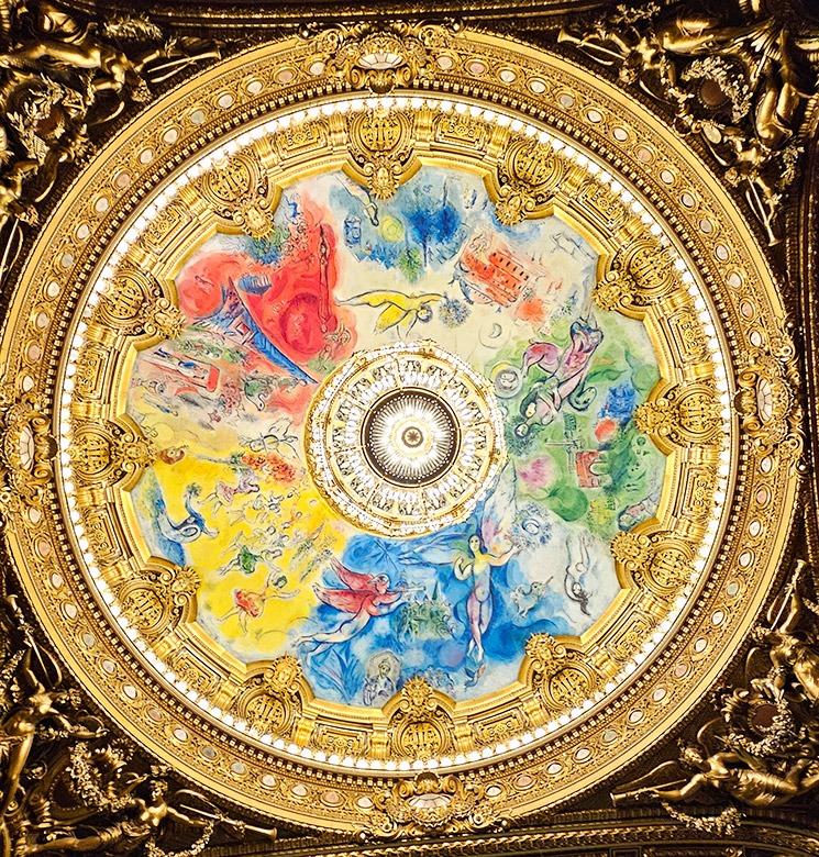 マルク・シャガールの天井画「夢の花束」