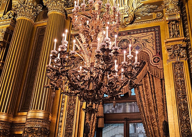 グラン・フォワイエのシャンデリア