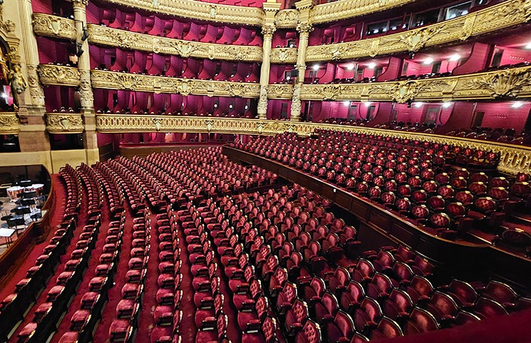 劇場ホールの景観