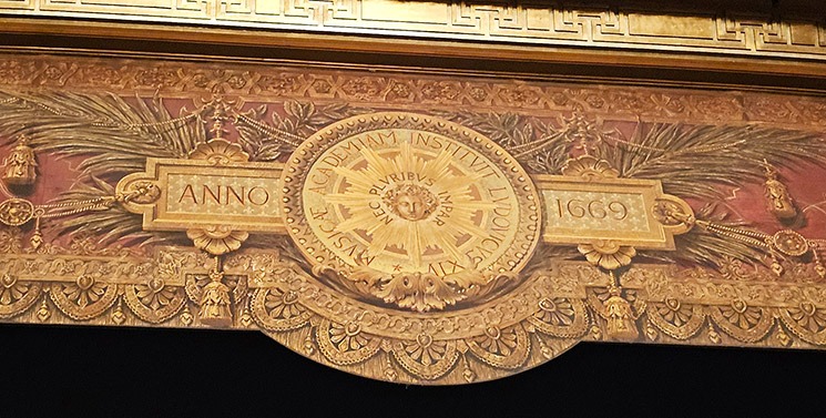 劇場ホールの幕