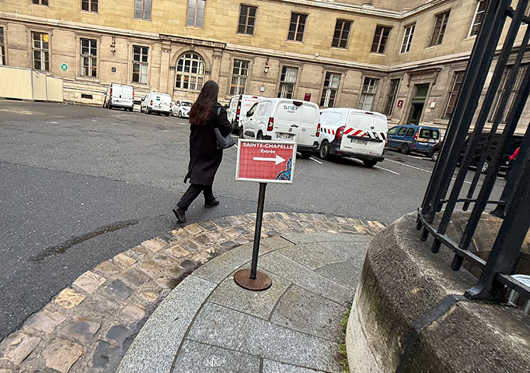 サント・シャペル教会入口への順路2