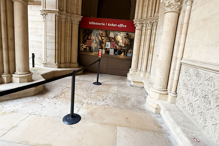 サント・シャペル教会内 1階下層礼拝堂の景観