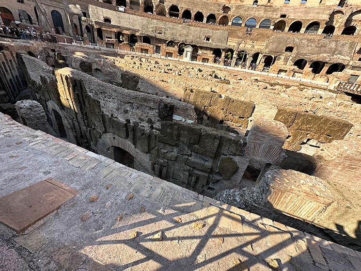 コロッセオ 1階から見下ろす地下通路のディテール