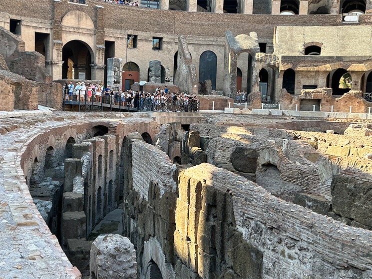 コロッセオ 1階から見下ろす地下通路のディテール