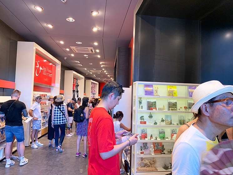 コロッセオ 2階のブックショップ