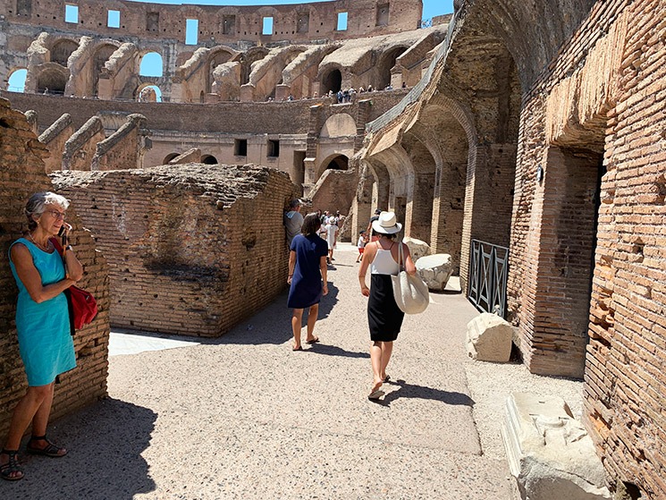 コロッセオ 1階 内側通路の様子
