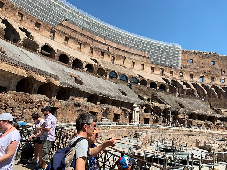 コロッセオ 1階 通路から見た地下構造