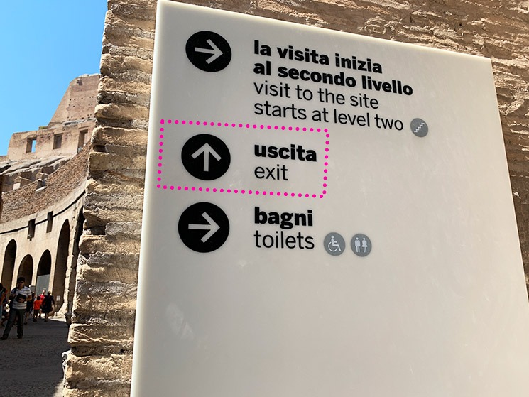 コロッセオ 1階 exitの案内板