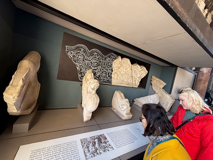 コロッセオ 外周通路の展示（装飾断片の展示）