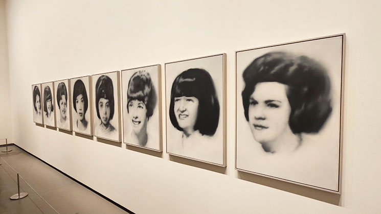 フォンダシオン・ルイヴィトン ゲルハルト・リヒター展 人物の顔が並ぶ連作展示