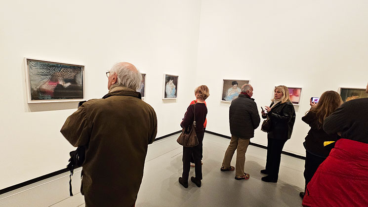 フォンダシオン・ルイヴィトン 1階 展示エリア奥の様子