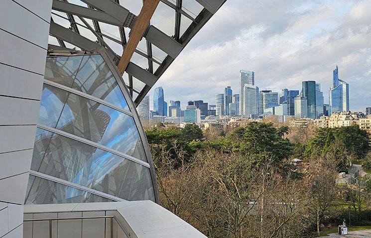 フォンダシオン・ルイヴィトン 屋上テラスから見るパリ市街の景色