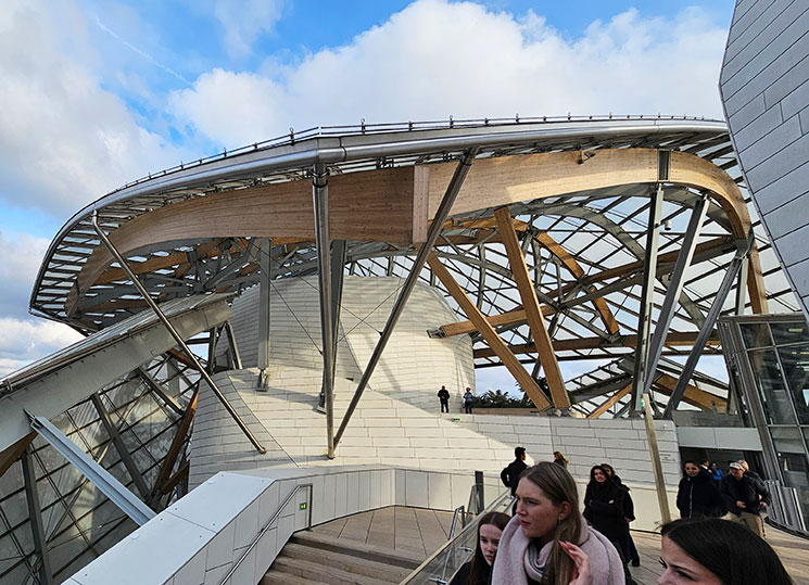 フォンダシオン・ルイヴィトン 屋上テラスの全景