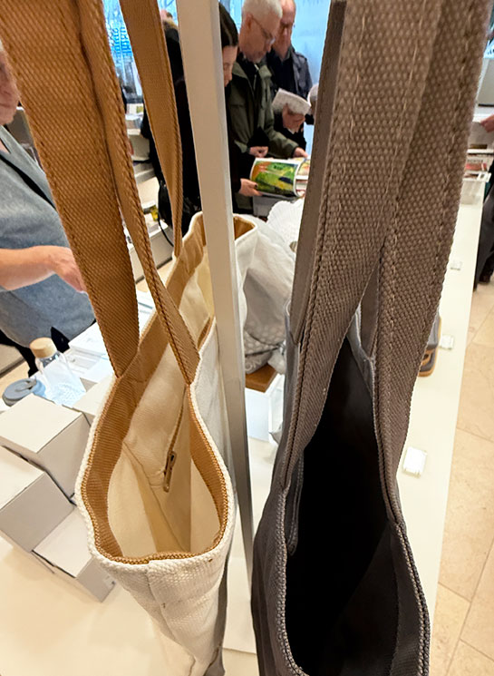 フォンダシオン・ルイヴィトン ギフトショップの商品「トートバッグ」