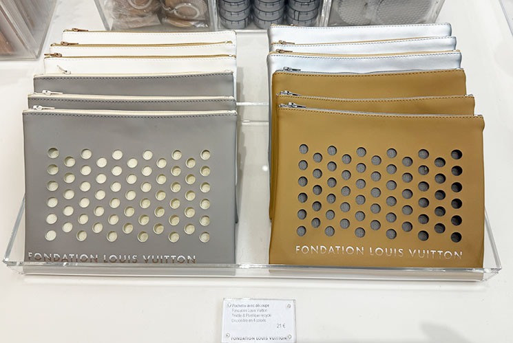 フォンダシオン・ルイヴィトン ギフトショップの商品「ポーチ」