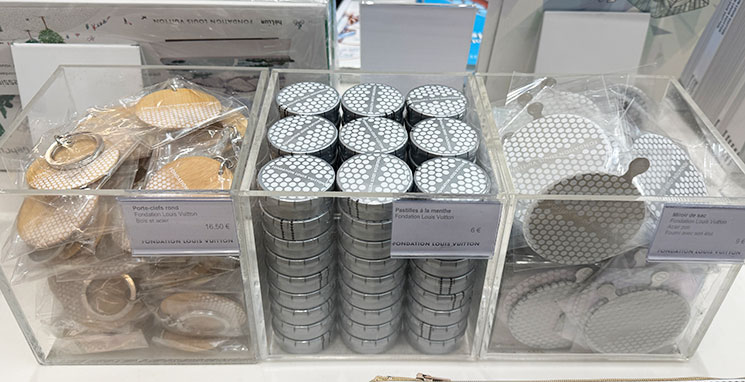 フォンダシオン・ルイヴィトン ギフトショップの商品(キーホルダーやミラー)