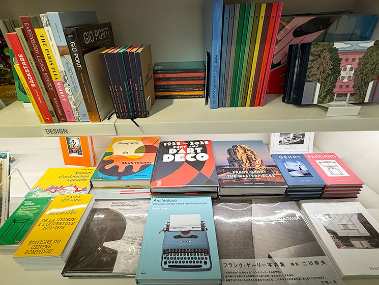 フォンダシオン・ルイヴィトン ギフトショップの「フランク・ゲーリー」や建築に関する書籍