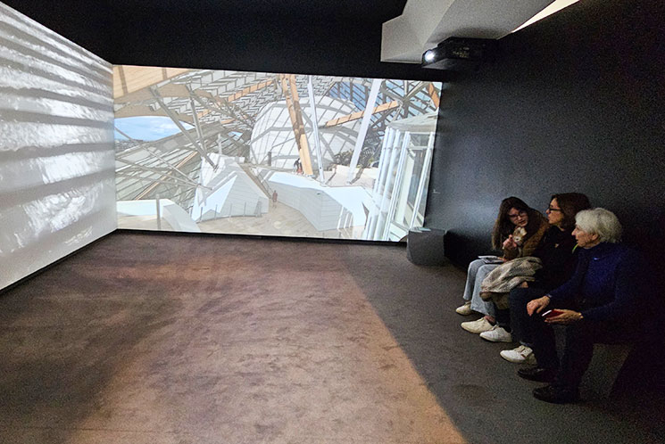 フォンダシオン・ルイヴィトン スタジオの映像上映