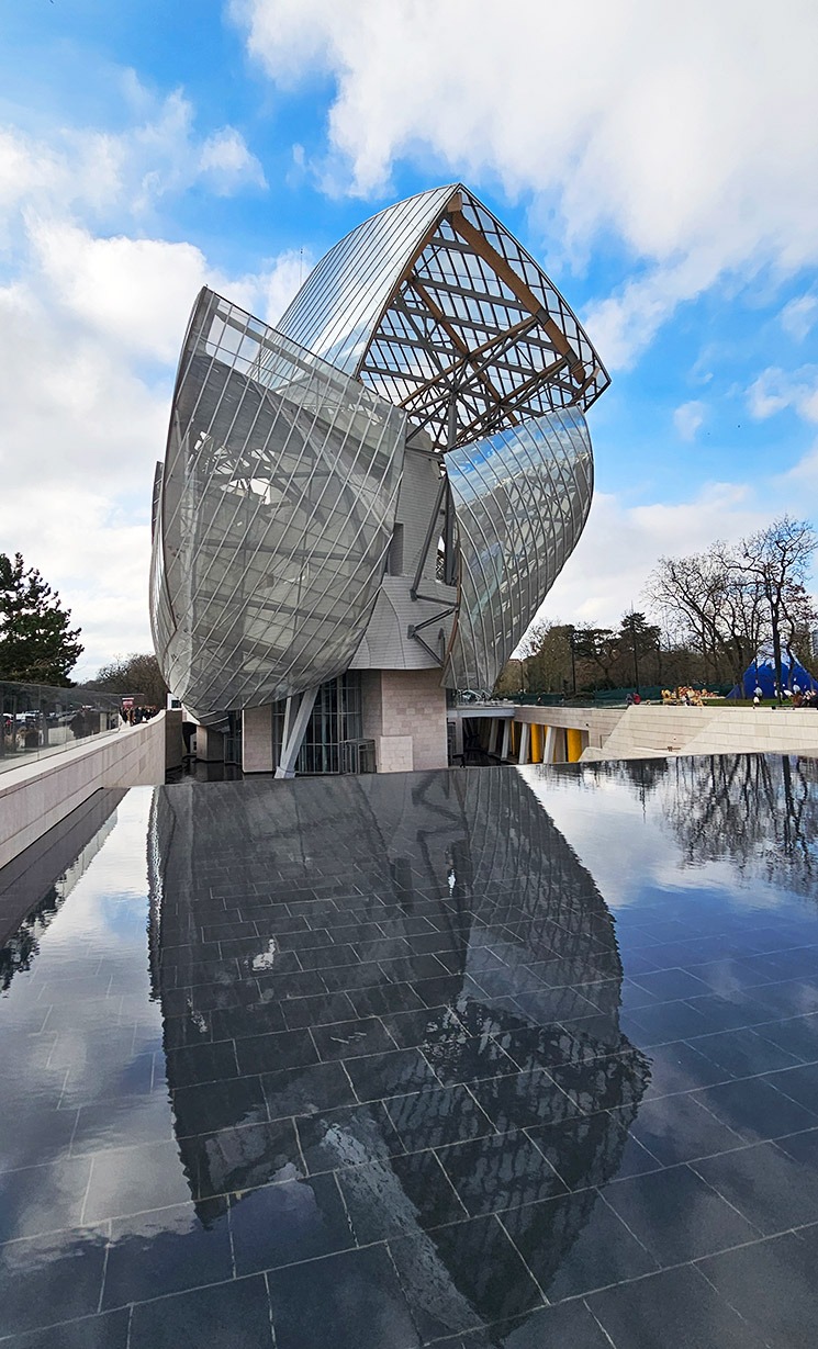 フォンダシオン・ルイヴィトンの外観