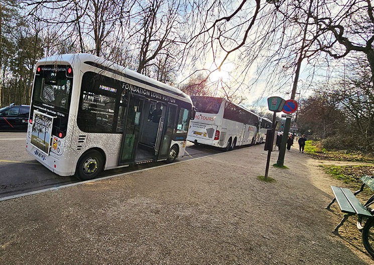 フォンダシオン・ルイヴィトンの入場レーン 予約者と当日券購入者の違い