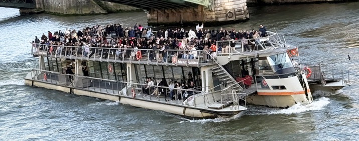 セーヌ川クルーズの運行会社「バトー・パリジャン(Bateaux Parisiens)」