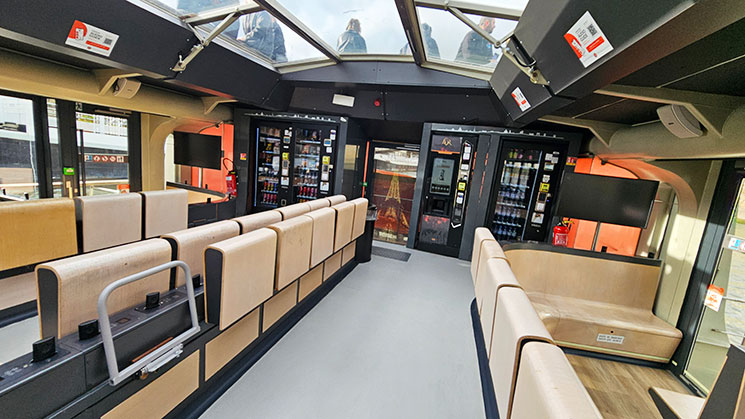 バトーパリジャン観光クルーズ船内のドリンク自動販売機