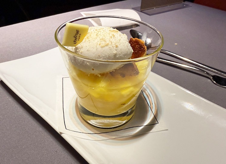 バトー・パリジャン ディナークルーズ デザートのパイナップルのヴェリーヌ