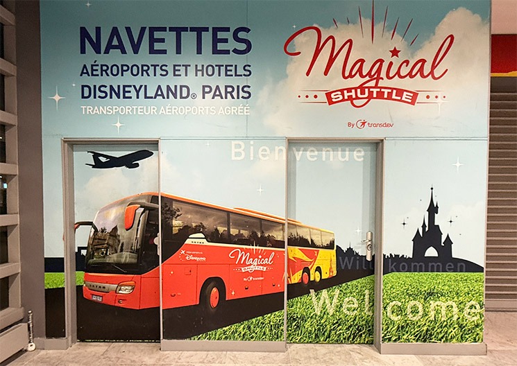 CDG空港駅 「ターミナル2E」の「Magical SHUTTLE」の案内板