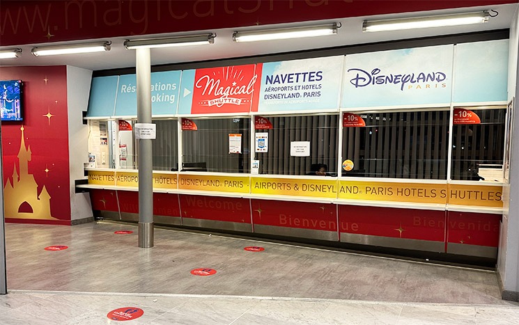 CDG空港駅 「ターミナル2E」の「Magical SHUTTLE」のチケット販売窓口
