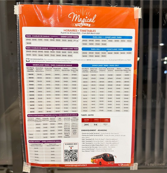 CDG空港駅 「ターミナル2E」の「Magical SHUTTLE」の待合エリアにあるタイムテーブル