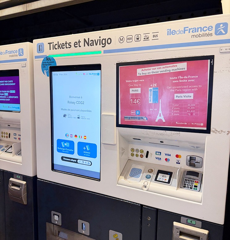 シャルル・ド・ゴール空港駅内のTickets et Navigo自動券売機